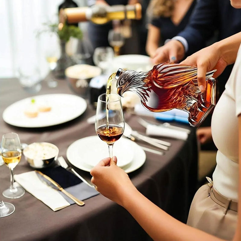 Small Eagle - shaped Whiskey Decanter. Ideal for Dad or Husband. Exquisite Glass Bottle, Home Decor