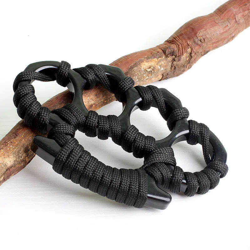 Thickened iron four finger keychain, self-defense finger, tiger finger ring, palm grip, multi-functional car window breaking ham