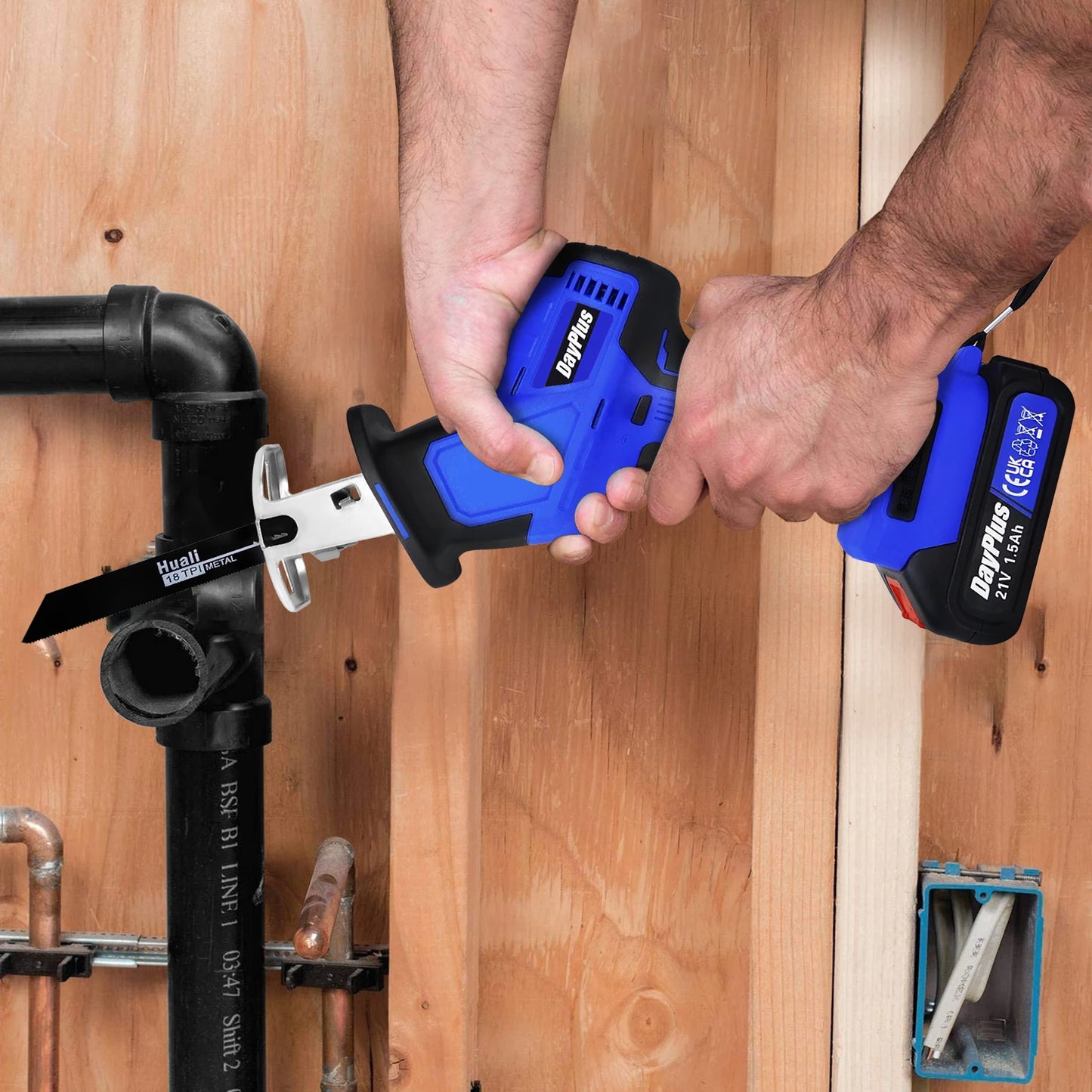 DayPlus Brushless Reciprocating Saw 21V Electric Cordless Reciprocating Saw for Cutting Wood and metal With Battery & 4 Saw Blades
